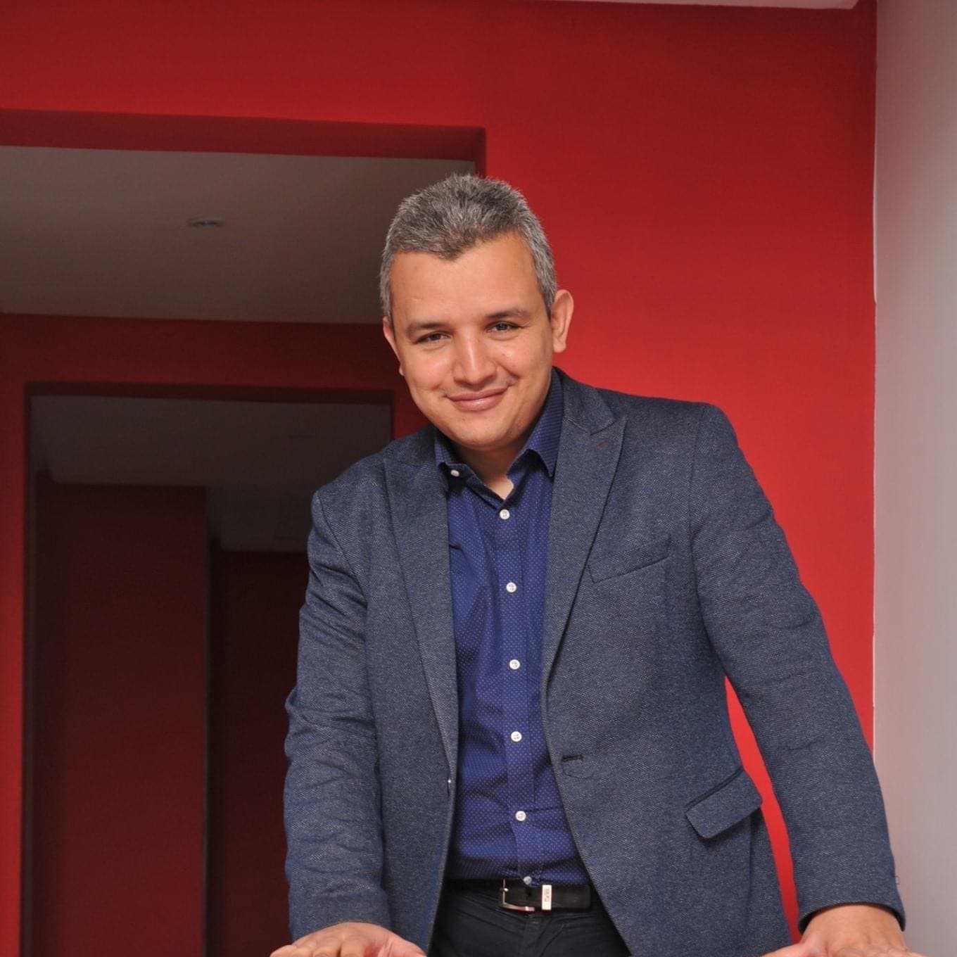 Portrait de Mohamed Kais Khenine, fondateur et formateur i2Business